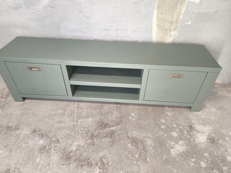 Oliwkowa drewniana szafka RTV meble u Szwagrów