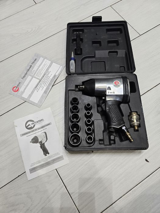 Гайковерт пневматичний у кейсі набір головок 17 1/2" INTERTOOL PT-1101
