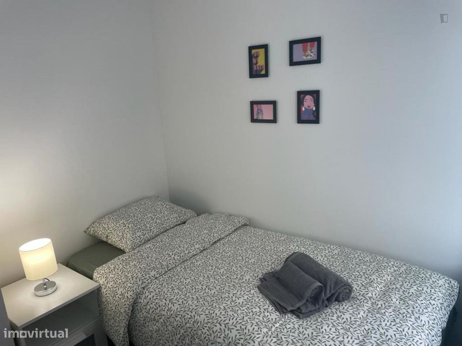 654496 - Quarto com cama de solteiro em...