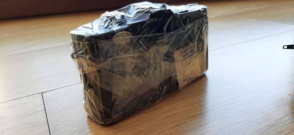 Máquina fotográfica de rolo 35 mm (LEO 35)