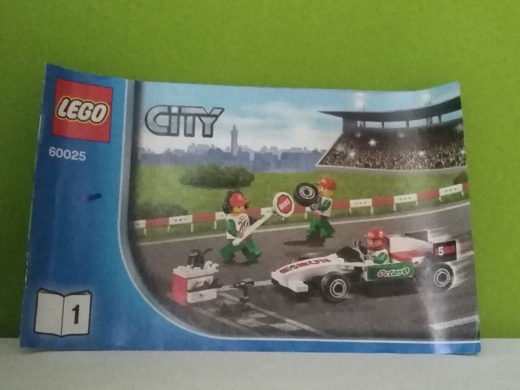 LEGO City 60025 - Ciężarówka Ekipy Wyścigowej