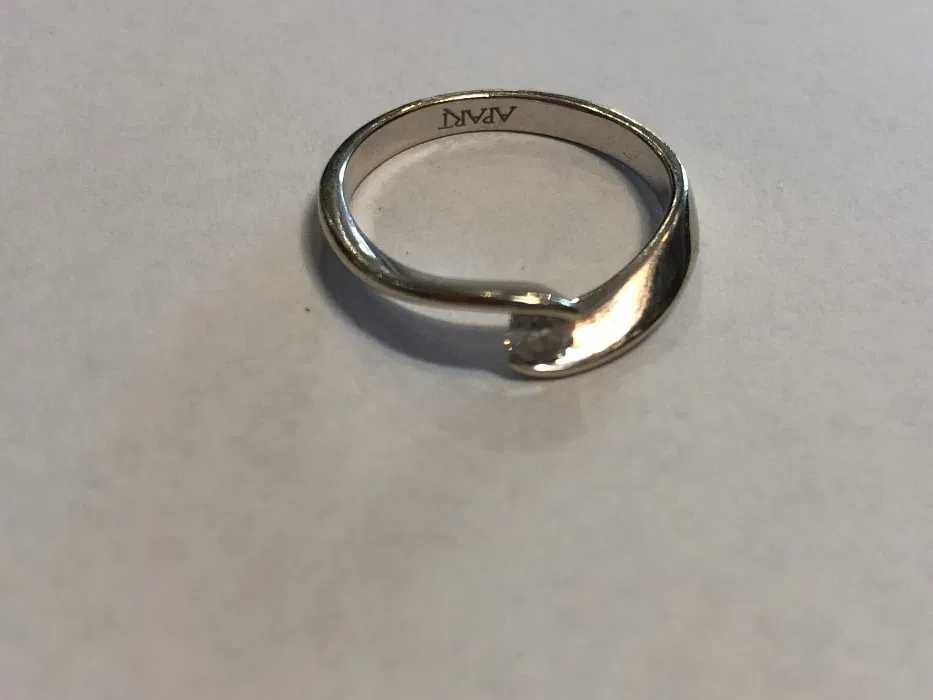 Złoty pierścionek APART z diamentem 14k 2,77g 0,16ct SI2 H-I roz. 14