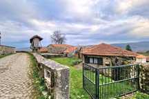 Moradia T1 + Edifício anexo em Paredes do Rio, Covelães, Montalegre