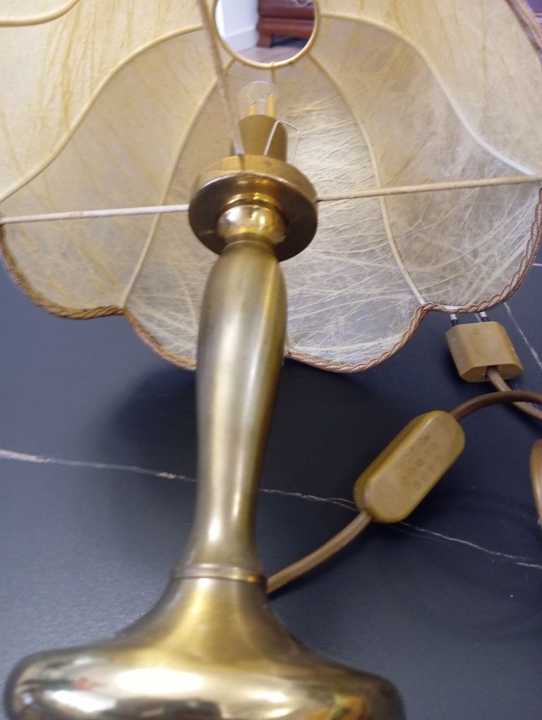 Lampa stołowa z abażurem