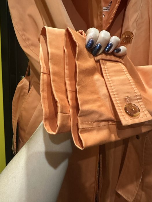 Яскравий тренч, 38р