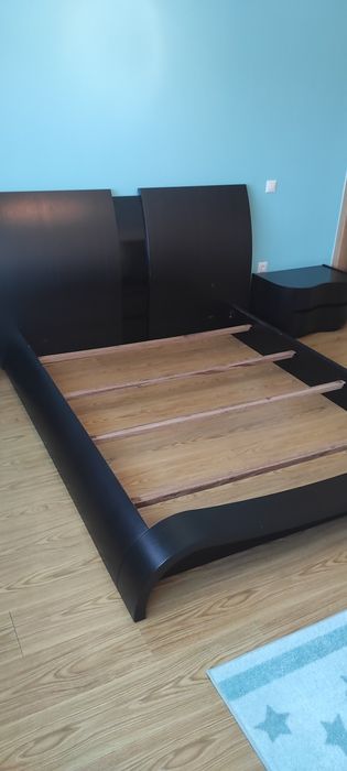 Vende se cama de casal 150x195 cor preto