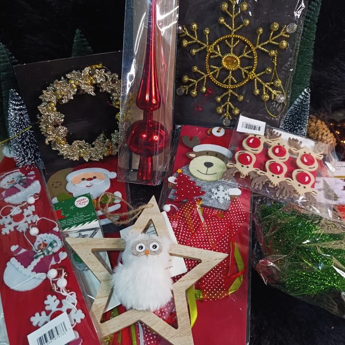 Іграшки на ялинку одним лотом розфарбовка