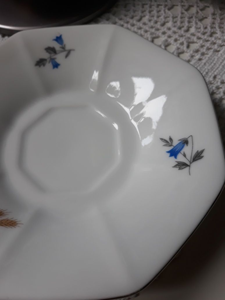 Stary porcelanowy podstawek sygnowany Victoria art deco