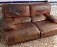 Sofas em pele castanha