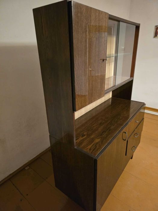 Kredens z czasów PRL 1973 rok