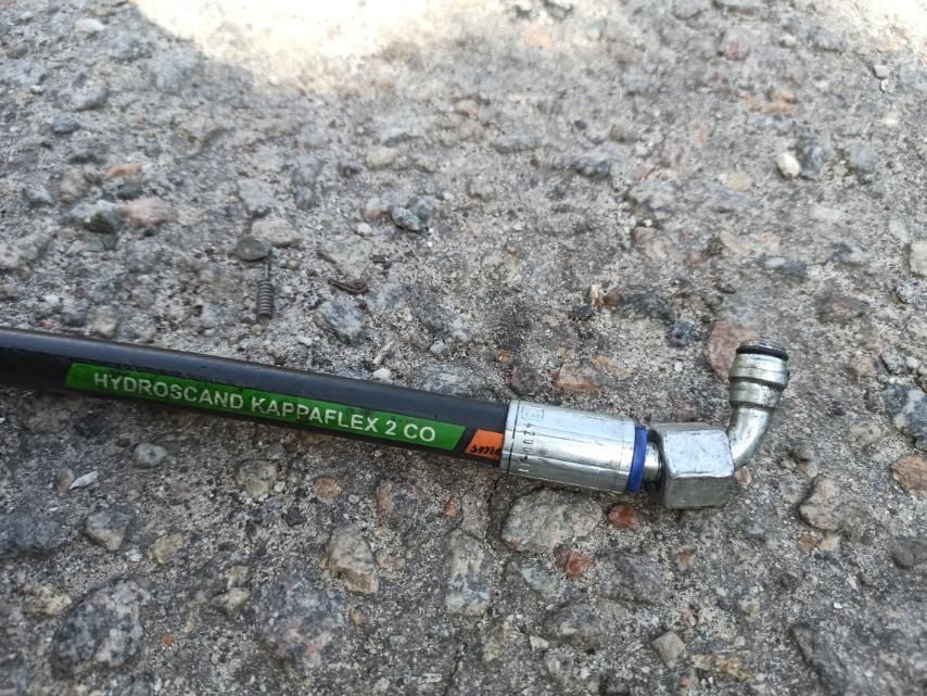 Шланг гидравлический высокого давления 8 мм.