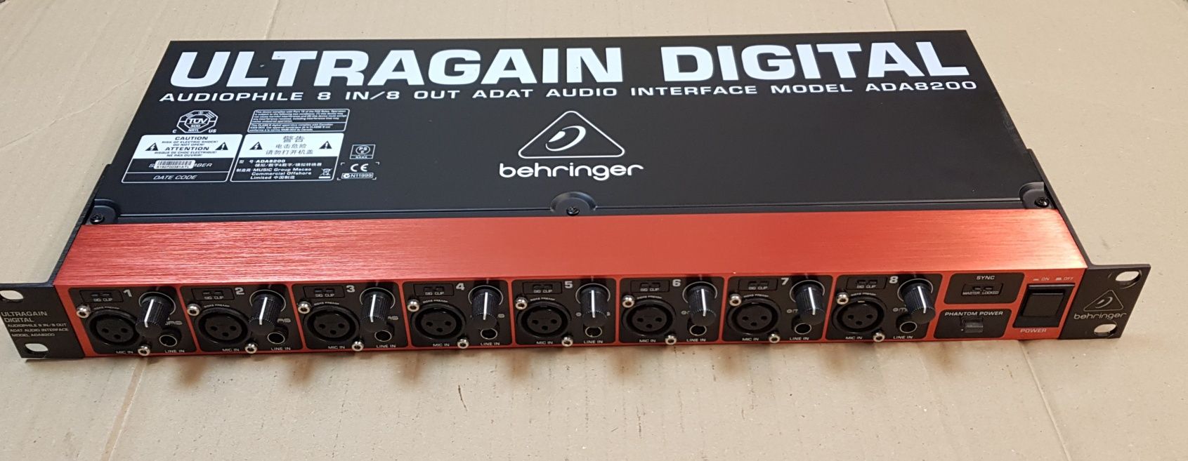 Behringer ADA8200 ULTRAGAIN DIGITAL 8-kanałowy A/D i D/A