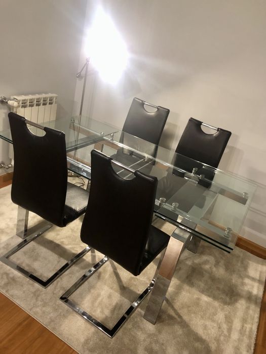 Mesa em vidro como nova + 4 cadeiras