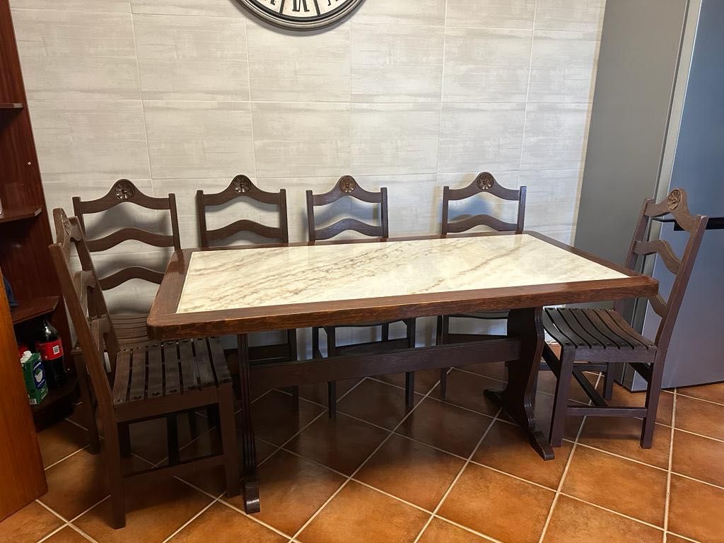 Mesa de jantar mogno com tampo mármore