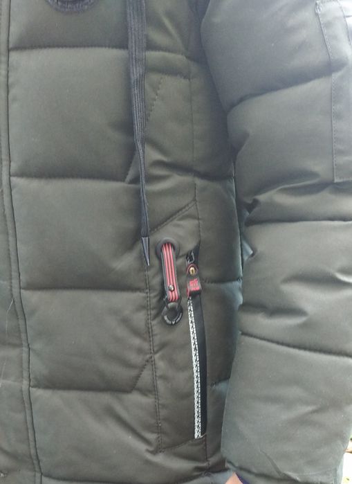 Курточка зимова.