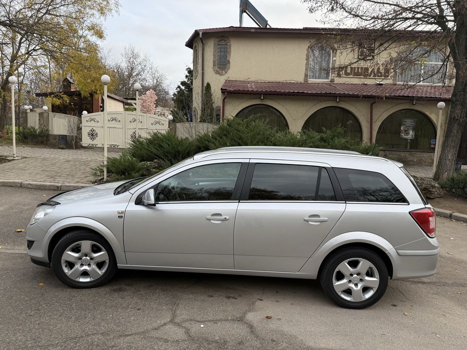 Продам Opel Astra H 2010
