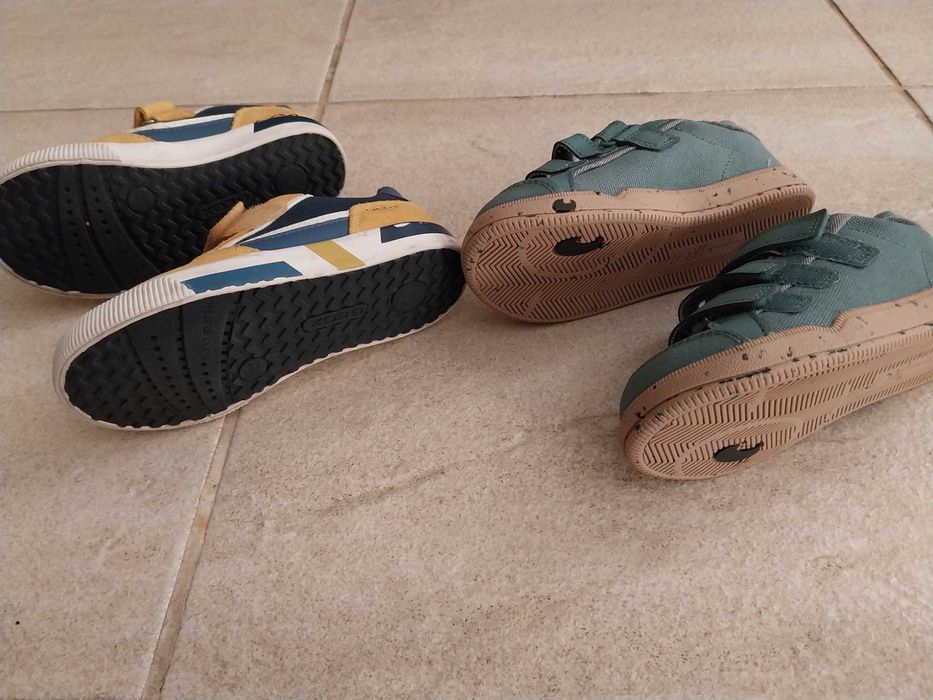 2 Pares de sapatilhas criança (tam. 26)