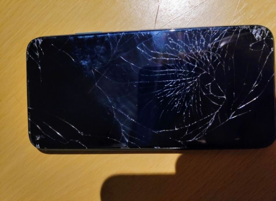 Uszkodzony telefon Huawei p40 lite