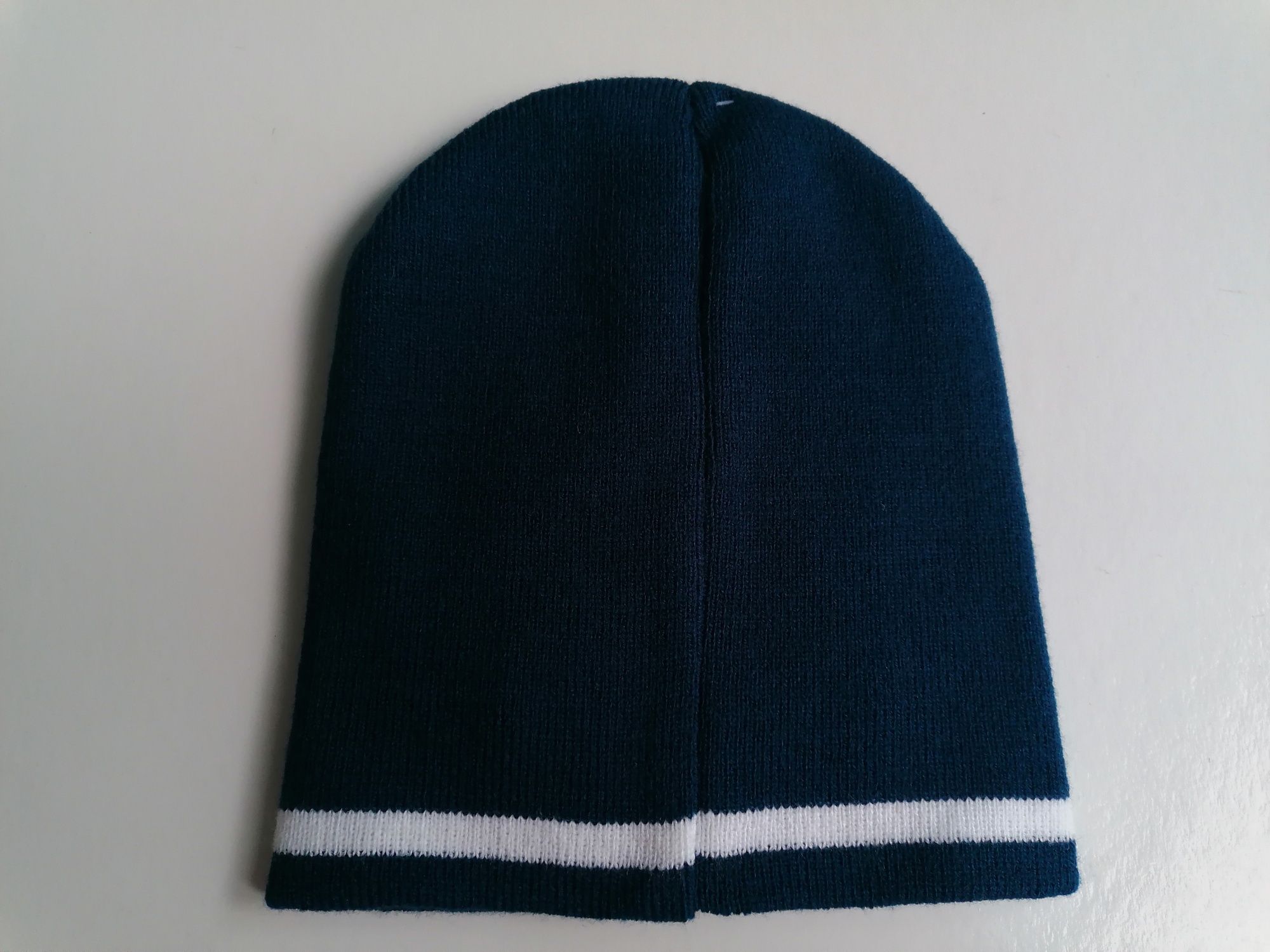 Gorro do futebol Clube do Porto, com o emblema bordado