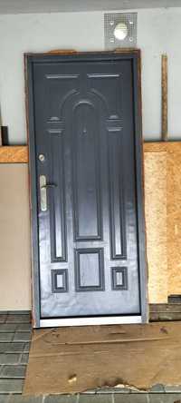 Drzwi zewnętrzne metalowe