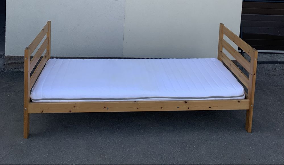 Łóżko sosnowe z materacem 80 x 200 cm