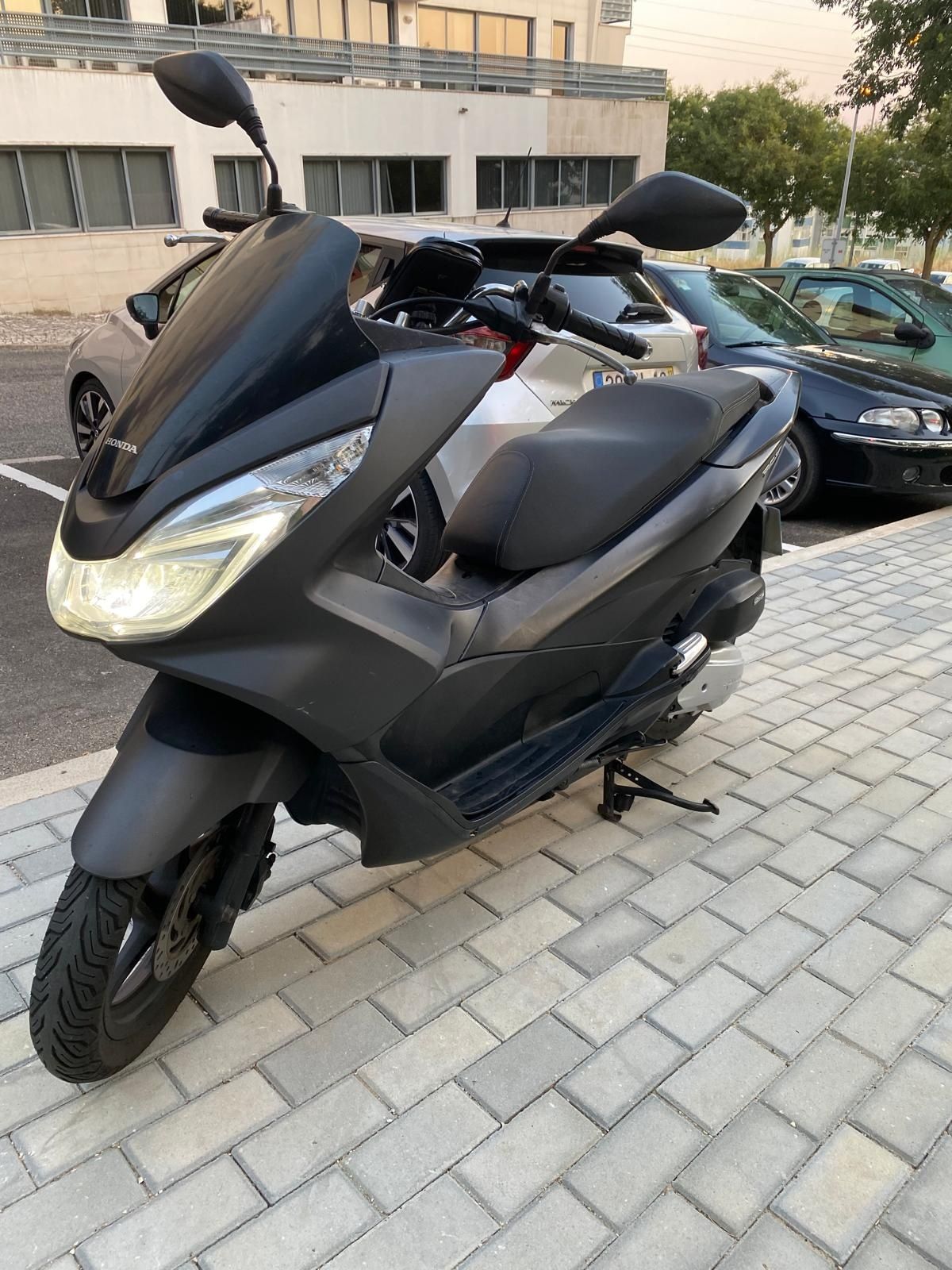 HONDA PCX Cinzenta