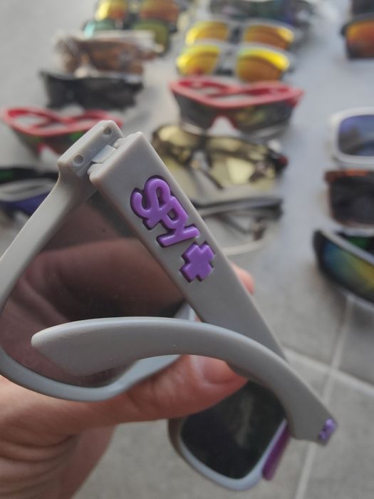 Vários óculos sol novos Ken Block