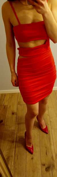 Czerwona seksowna sukienka