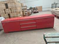 Aparador vermelho