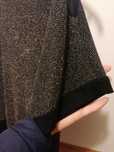 Top preto com efeito brilhante