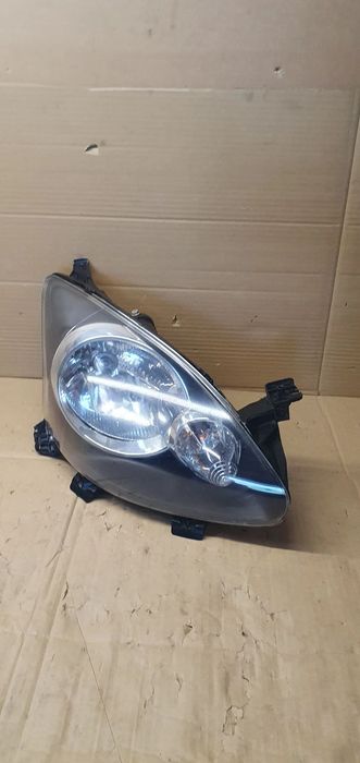 Lampa prawy przód przednia prawa Toyota Aygo 81110-0H010