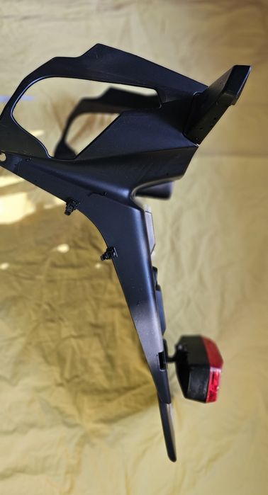 Задній підкрилок  кріплення номерного знаку мотоцикл BMW R1200RT