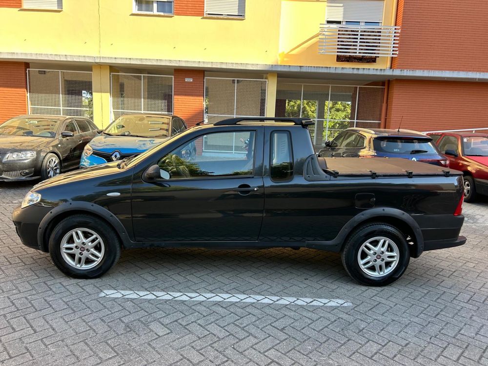 Vendo Fiat Strada como nova de garagem