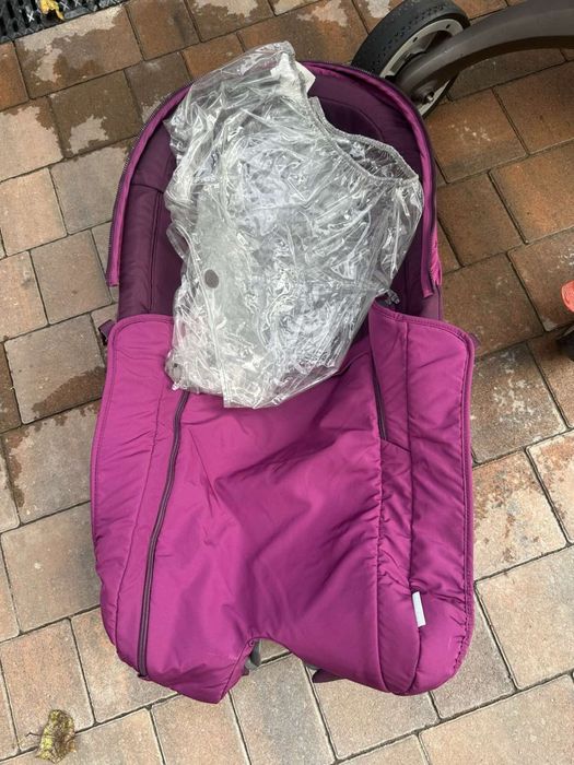 Продам коляску Stokke v3 2в1.