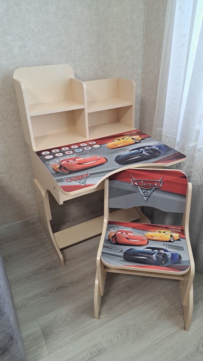 Продам парту детскую