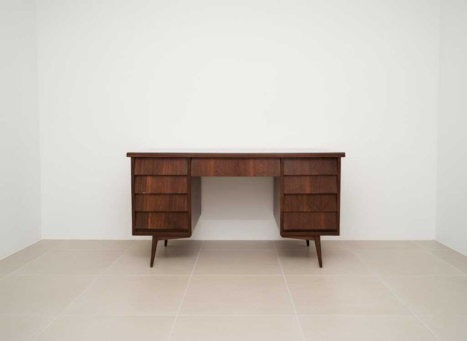 Secretária estilo Mid-Century Modern