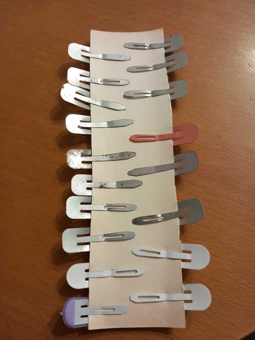 18 szt. Mini spinki do włosów