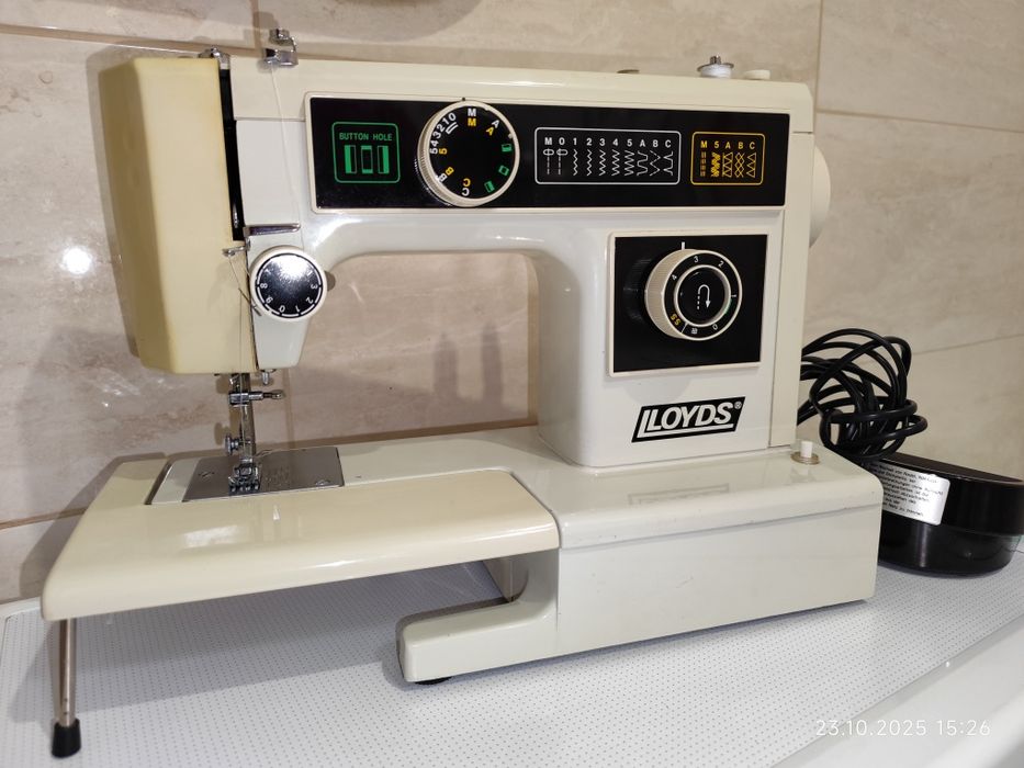 Швейна машина Lloyds Victoria Nähmaschine 653