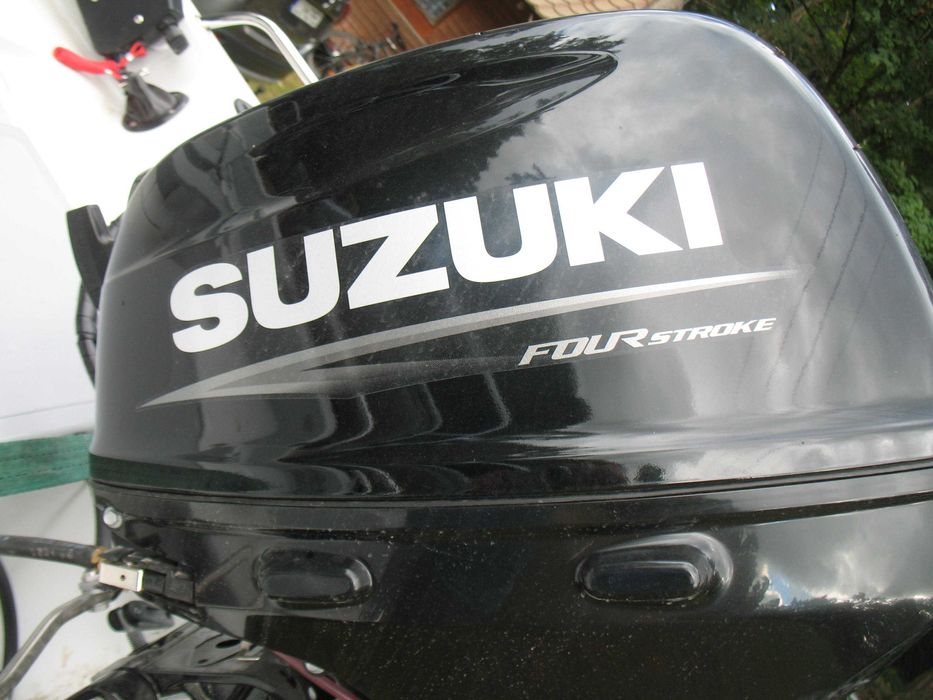 Łódź wędkarska Necko 420 z silnikiem Suzuki 9,9