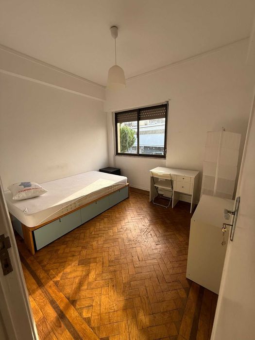 SACAVÉM arrendar/alugar Quarto INDIVIDUAL. Entrada imediata