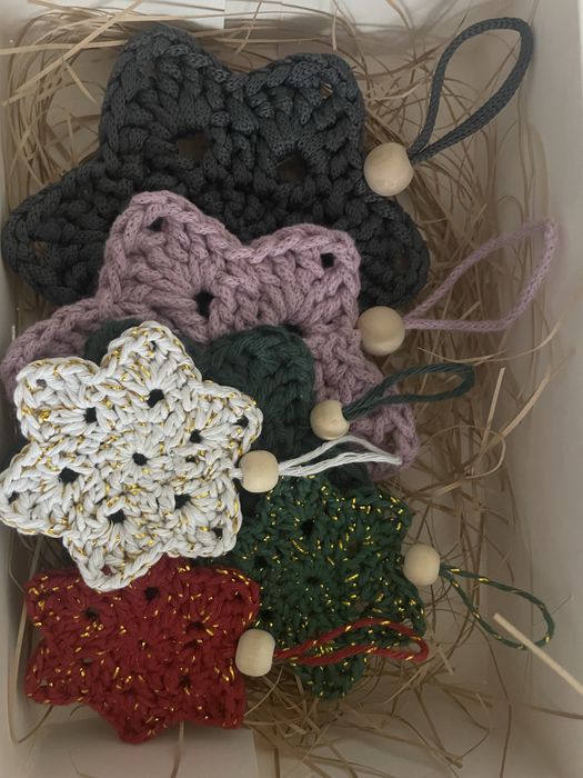 Box swiateczny z gwiazdkami na choinke