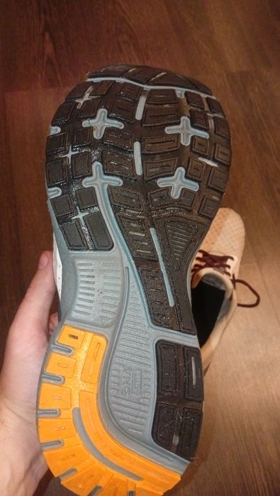 Кросівки  Brooks 43-44розмір