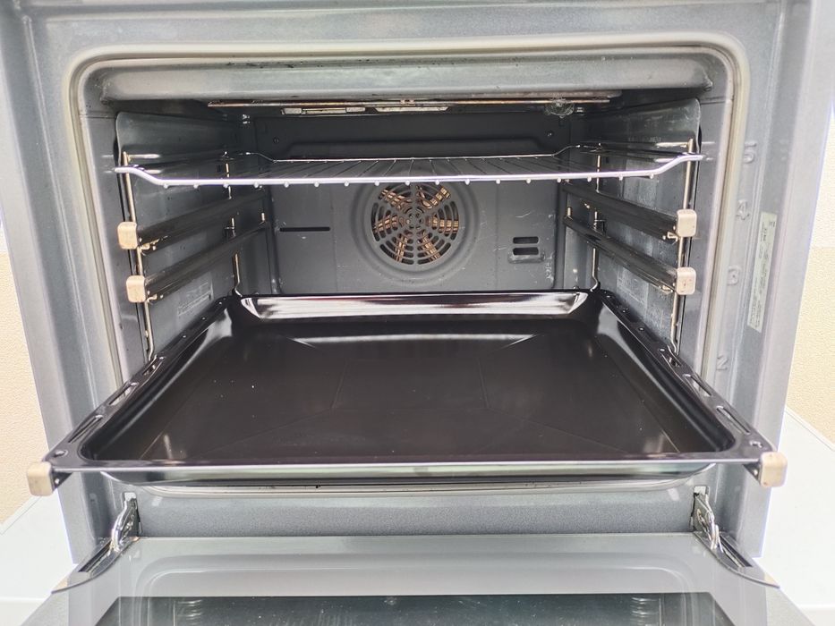 Духовка під вмонтування Siemens, з Європи.. Ідеальний стан.