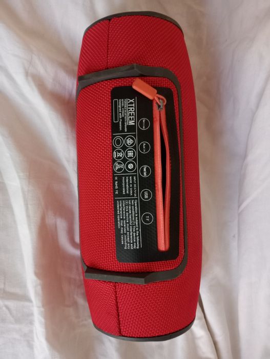 Блютуз колонка JBL состояние хорошее все работает.