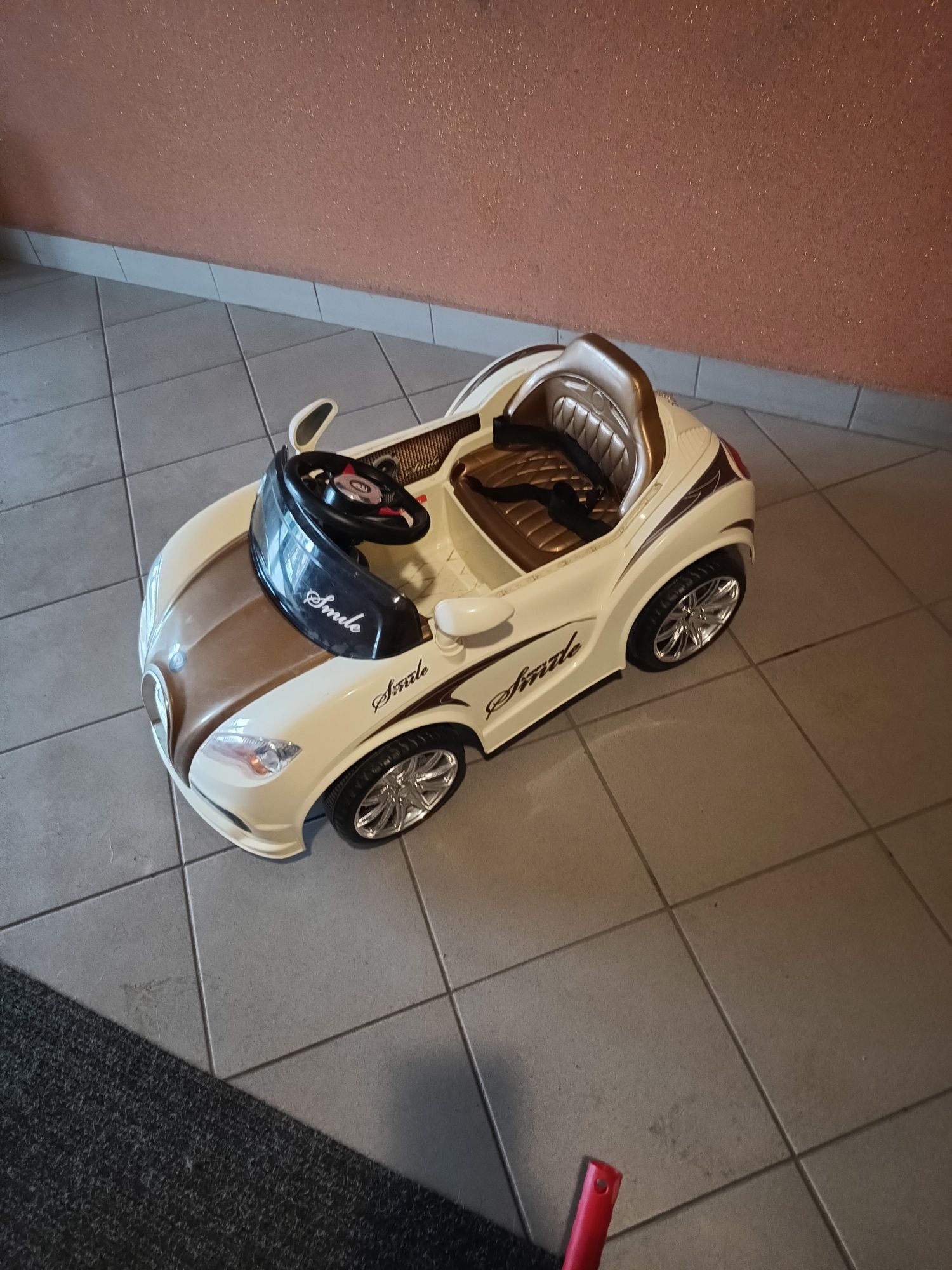 Samochód na akumulator dla dziecka