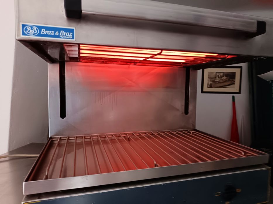 Balcão quente em inox com uma porta
