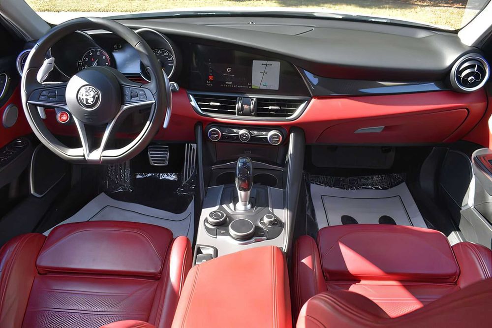 Alfa Romeo Giulia      2017