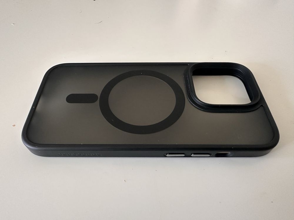 Etui iphone 14 pro Spigen i inne