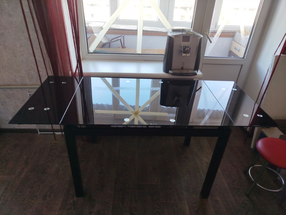 Столи обідний скляний та письмовий