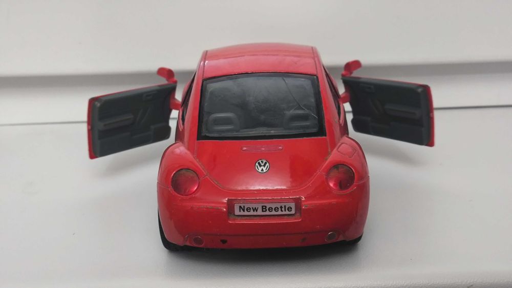 Модель, машинка Volkswagen New Beetle 1.24 Kinsmart KT7003